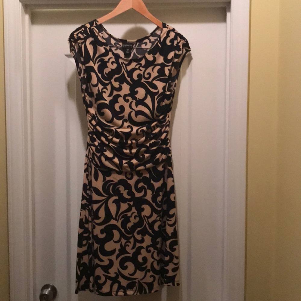 Petite Sleeveless Black/Beige Dress